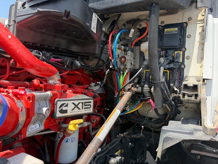 2018-kenworth-t880-image-63