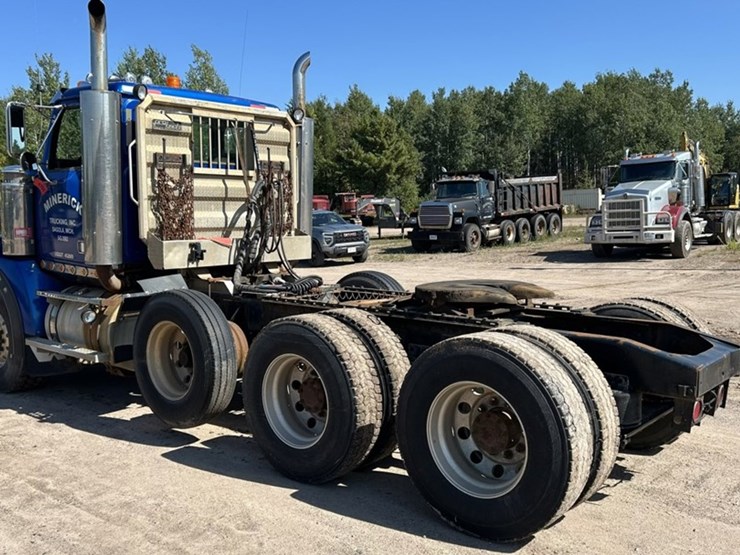 #1433-•-2005-western-star-tri-axle-day-cab-truck-tractor-image-3