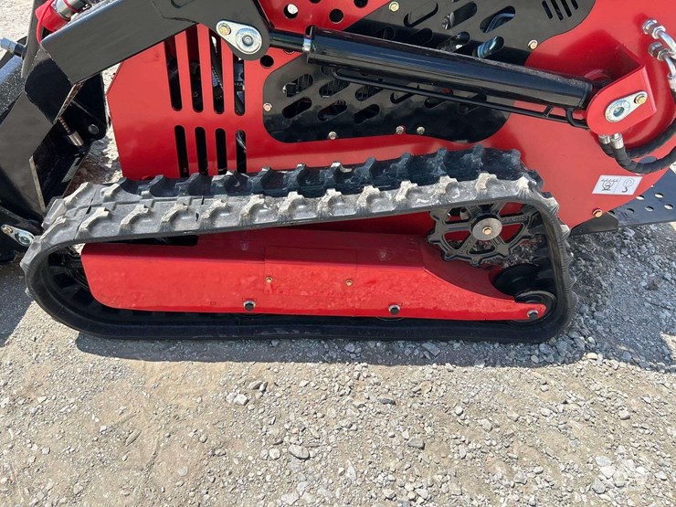 mini-skid-steer-loader-image-15