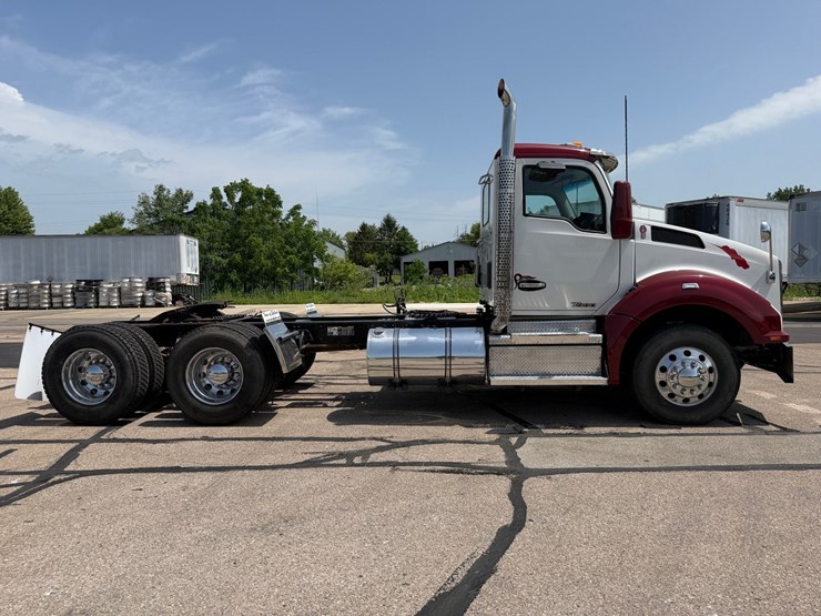 2018-kenworth-t880-image-6