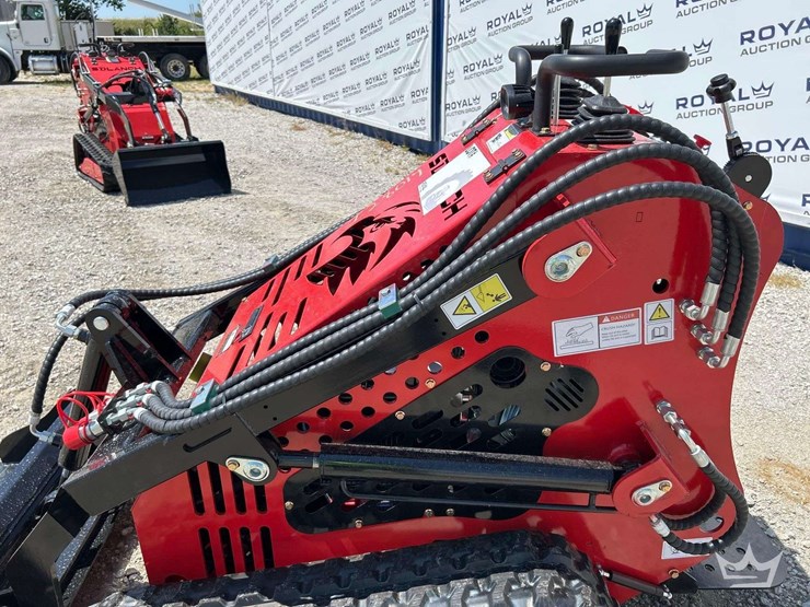 mini-skid-steer-loader-image-12