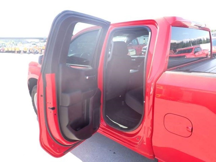 2023-chevrolet-silverado-1500-image-24