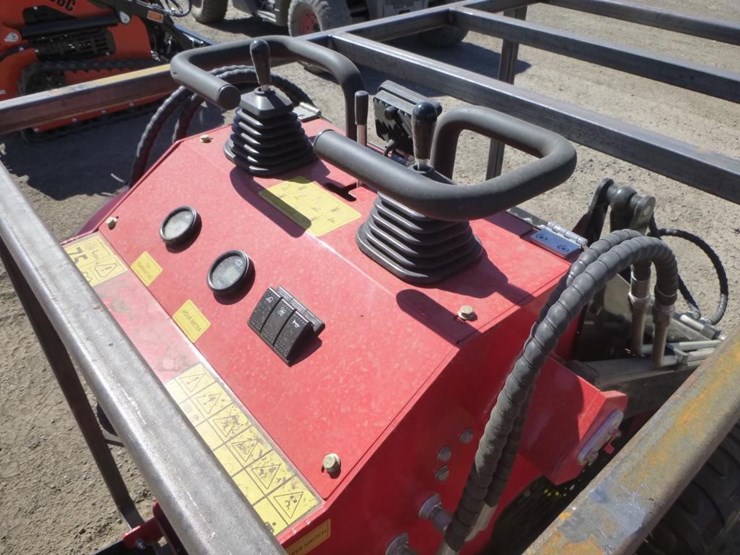 2026-sdlool-323tz-skid-steer-loader-image-15