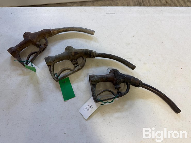 vintage-brass-pump-handles-image-1