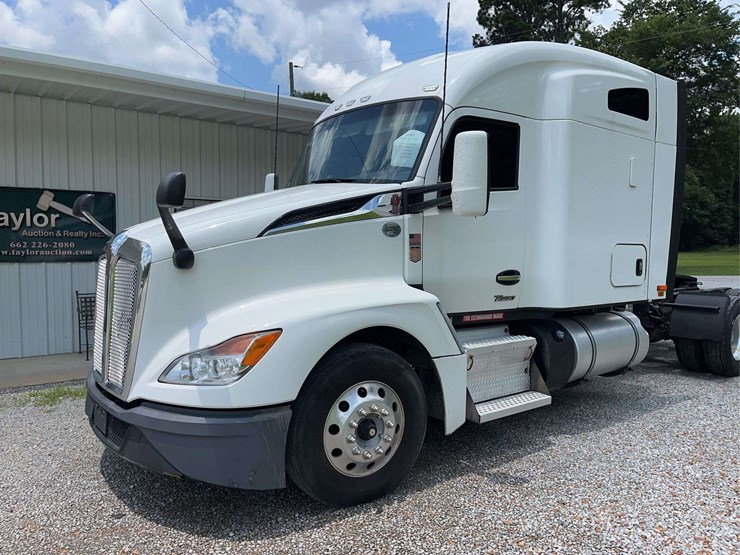 2022-kenworth-t680-image-2