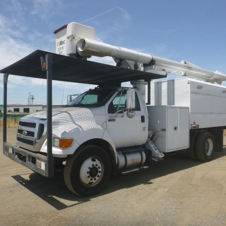 2015 FORD F750