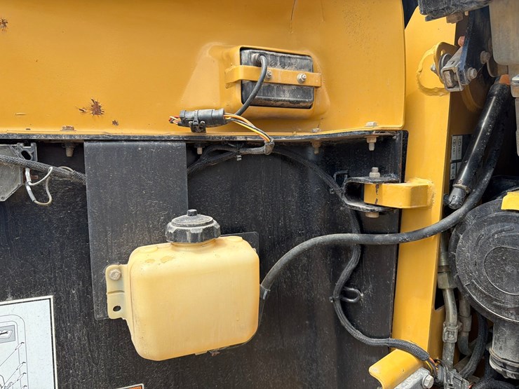 caterpillar-242b-image-41