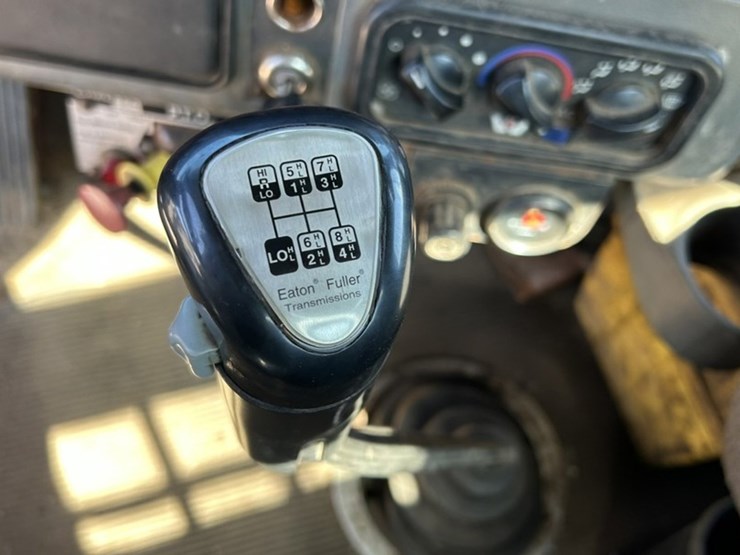 #1433-•-2005-western-star-tri-axle-day-cab-truck-tractor-image-61