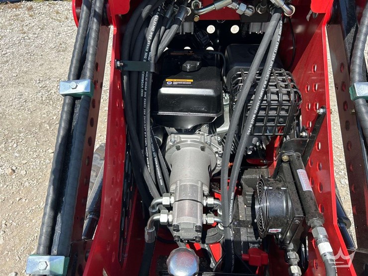 mini-skid-steer-loader-image-7