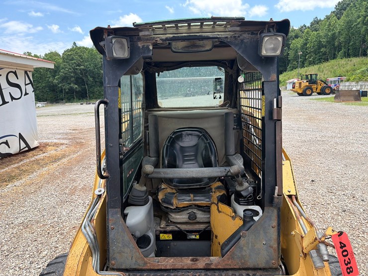 caterpillar-242b-image-52