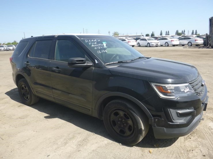 2016-ford-explorer-image-2