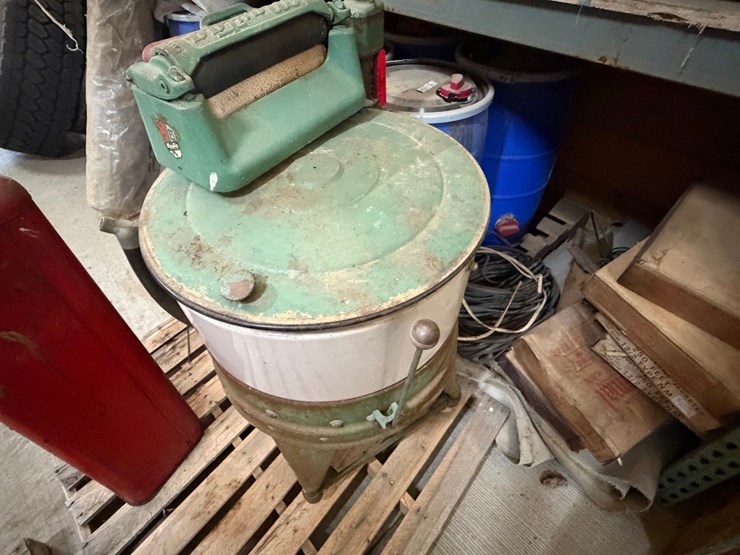 #1807-•-maytag-ringer-washer-image-1
