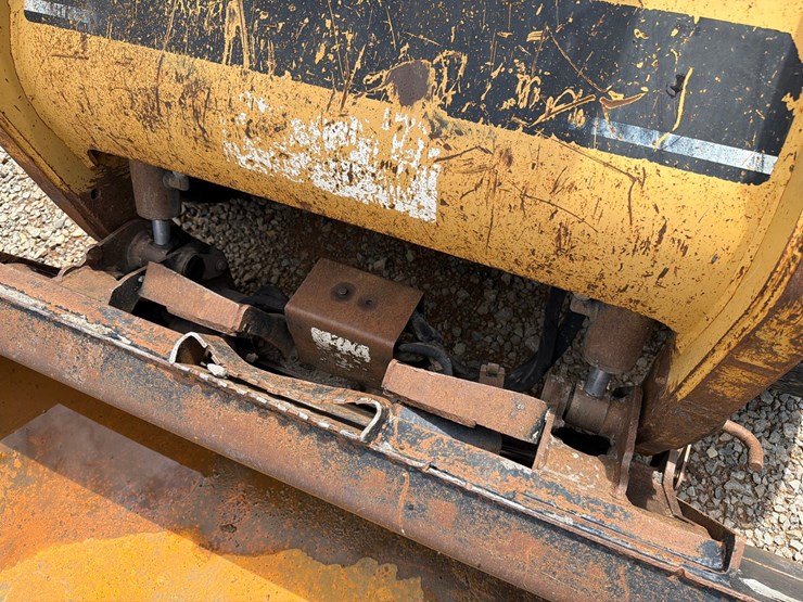 caterpillar-242b-image-14