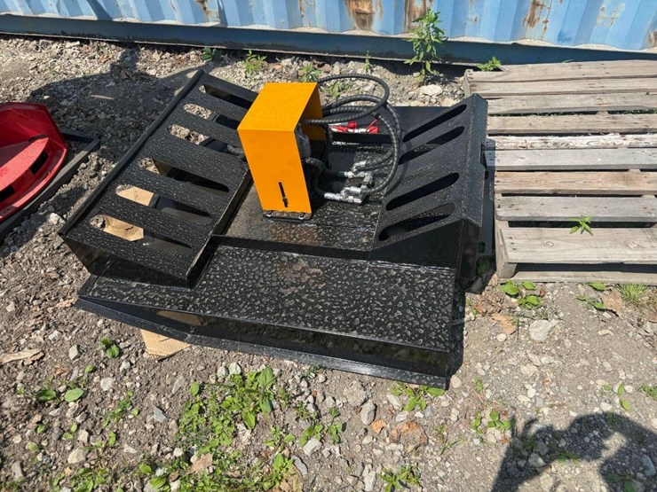 new-giyi-mini-skid-steer-brush-hog-image-1