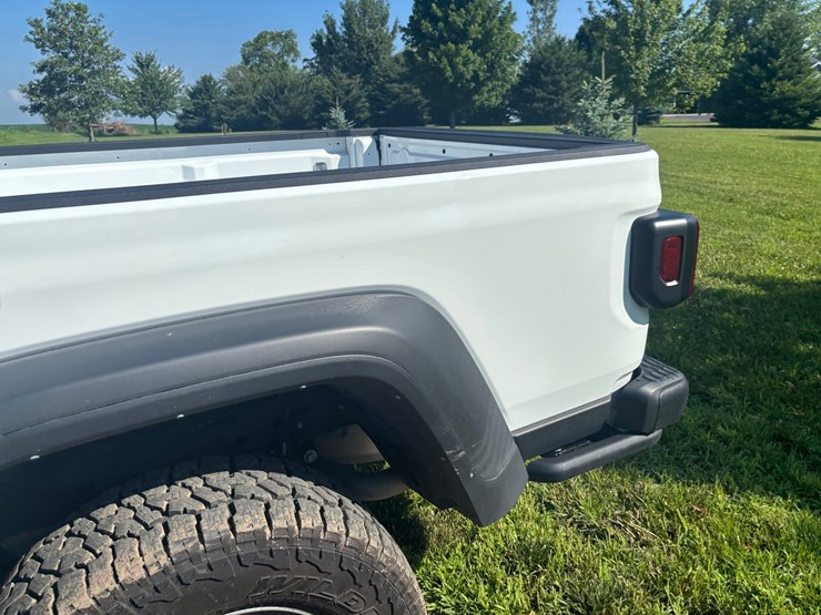#2170-•-2023-jeep-gladiator-pickup-image-15