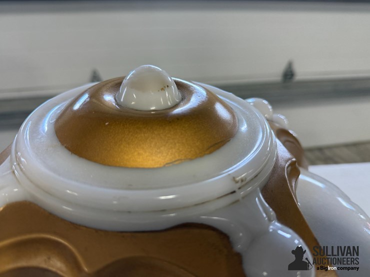 gold-crown-gas-pump-globe-image-6