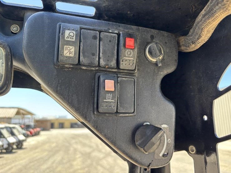 2022-asv-rt40-skid-steer-track-loader-image-23