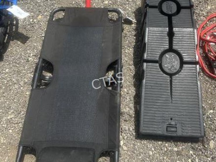 #220-•-vehicle-ramps,-jumper-cables,-folding-mesh-creeper-image-3