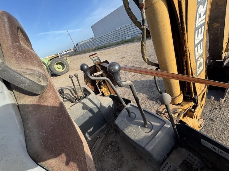 2001-deere-310g-image-21