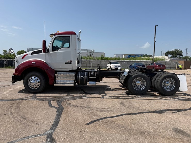 2018-kenworth-t880-image-2