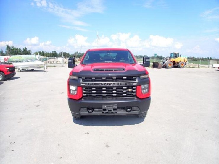 2023-chevrolet-silverado-2500-image-2
