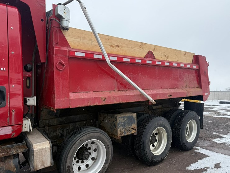 #1422-•-2006-international-7600sfa-tri-axle-dump-truck-image-11