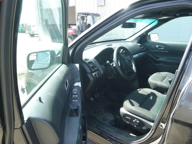 2016-ford-explorer-image-5