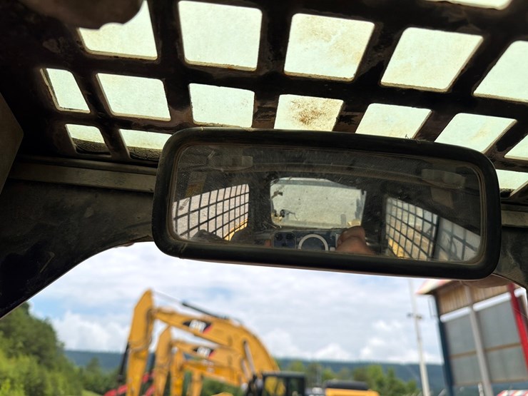 caterpillar-242b-image-59