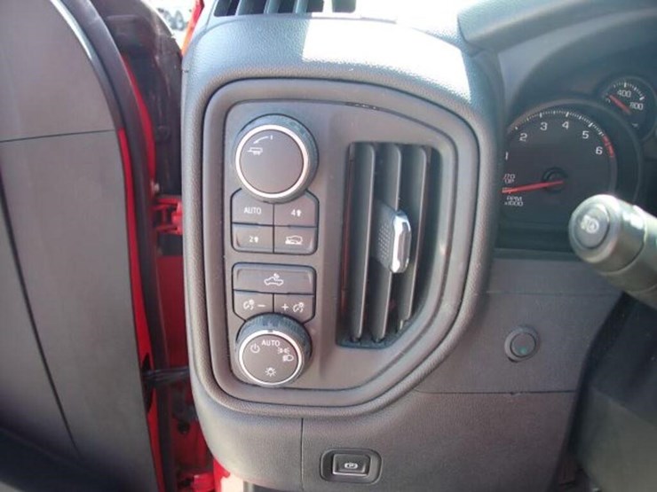 2024-chevrolet-silverado-1500-image-17