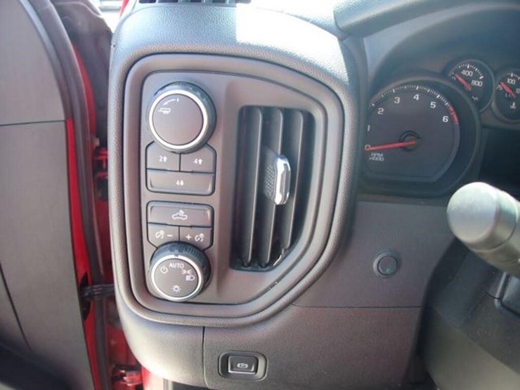 2023-chevrolet-silverado-2500-image-17