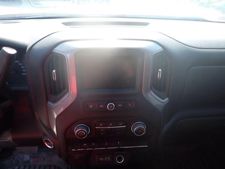 2024-chevrolet-silverado-1500-image-18