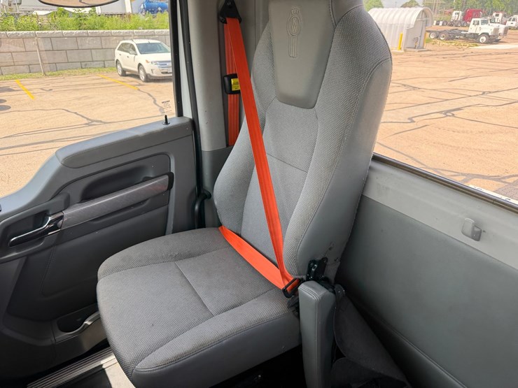 2018-kenworth-t880-image-36