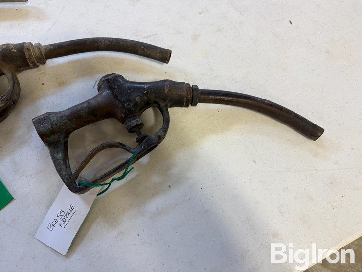 vintage-brass-pump-handles-image-2