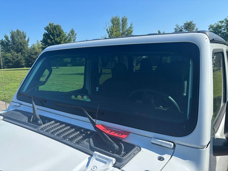 #2170-•-2023-jeep-gladiator-pickup-image-28
