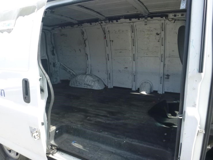 2010-chevrolet-express-2500-image-7