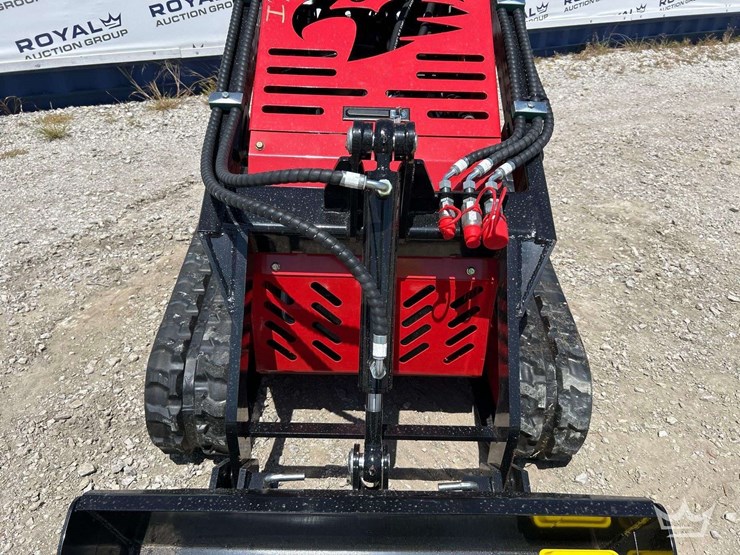 mini-skid-steer-loader-image-11