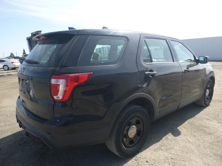 2018-ford-explorer-image-3