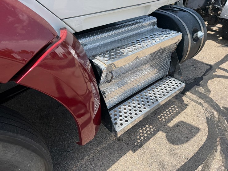 2018-kenworth-t880-image-11