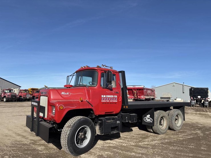 1976-mack-dm600-image-1