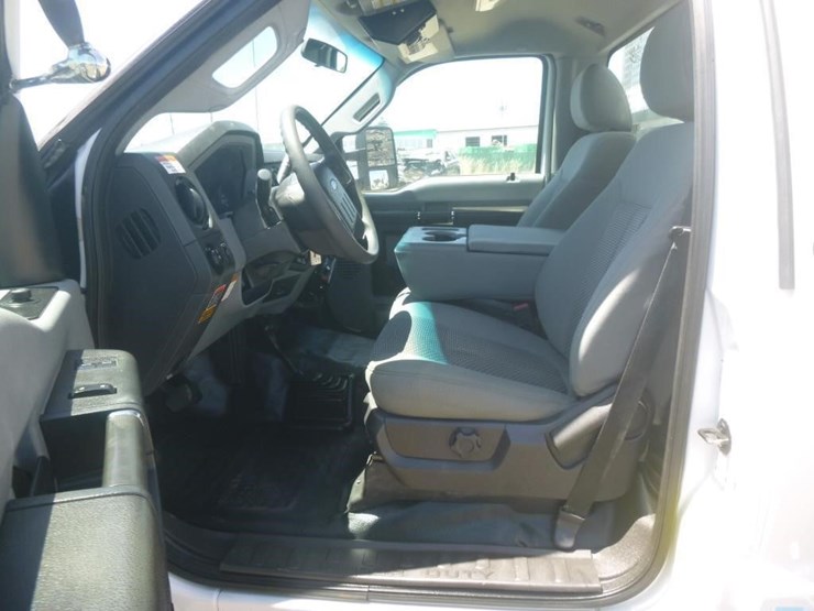 2015-ford-f550-image-16