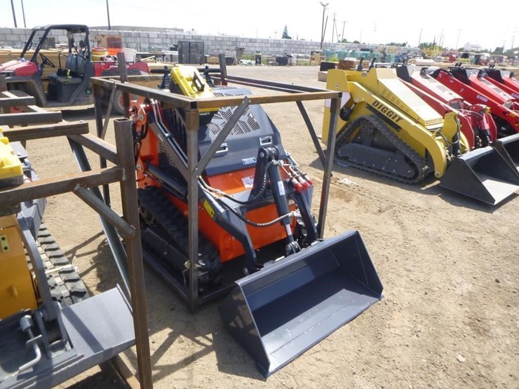 2026-tpm-t460-skid-steer-track-loader-image-2