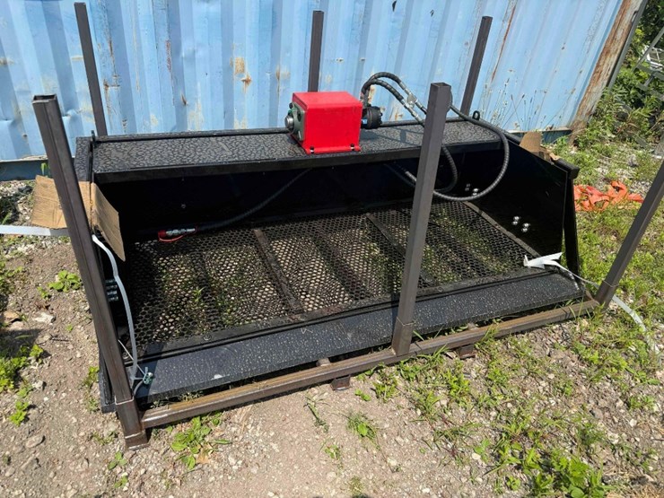 skid-steer-vibrating-bucket-model-vb79-image-1