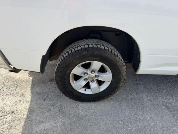 2017-ram-1500-slt-image-31