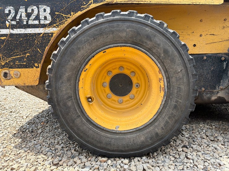 caterpillar-242b-image-66