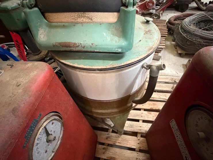 #1807-•-maytag-ringer-washer-image-3