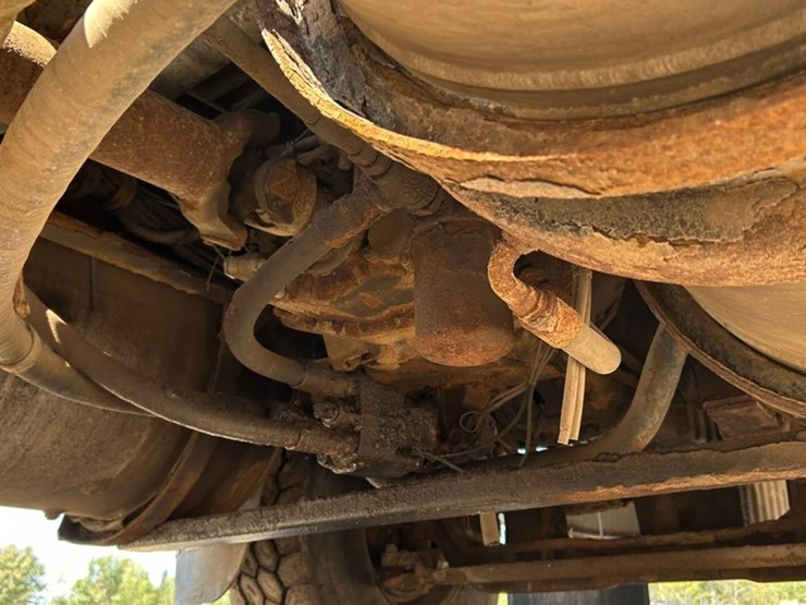 #1433-•-2005-western-star-tri-axle-day-cab-truck-tractor-image-33
