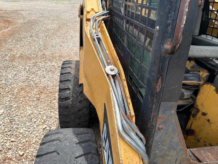 caterpillar-242b-image-34