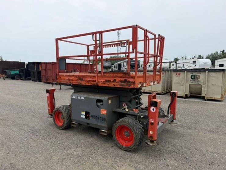 2017-skyjack-sj6832-4x4-scissor-lift-37011111-image-3