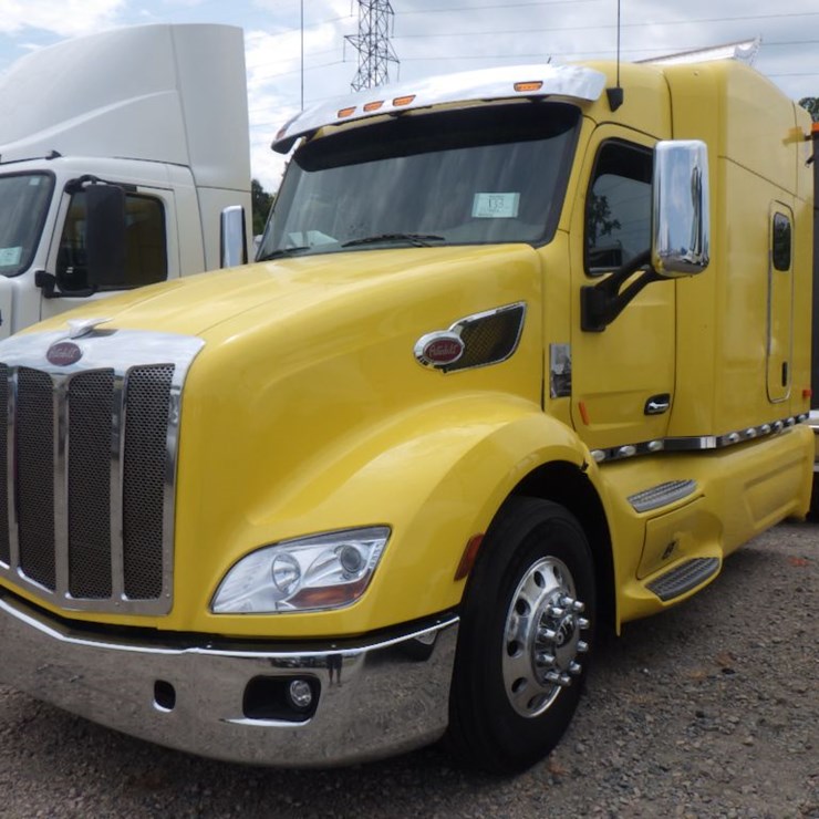 2017 PETERBILT 579