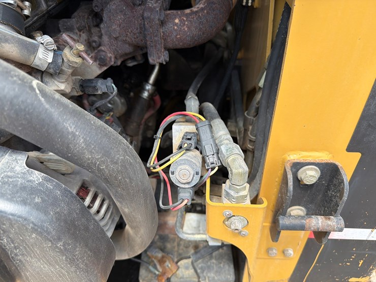 caterpillar-242b-image-45